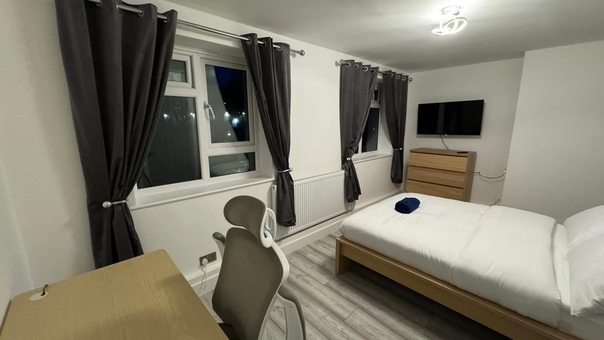 Stylish 2Br, Fast Wifi With Balcony Apartment London 0*,  United Kingdom