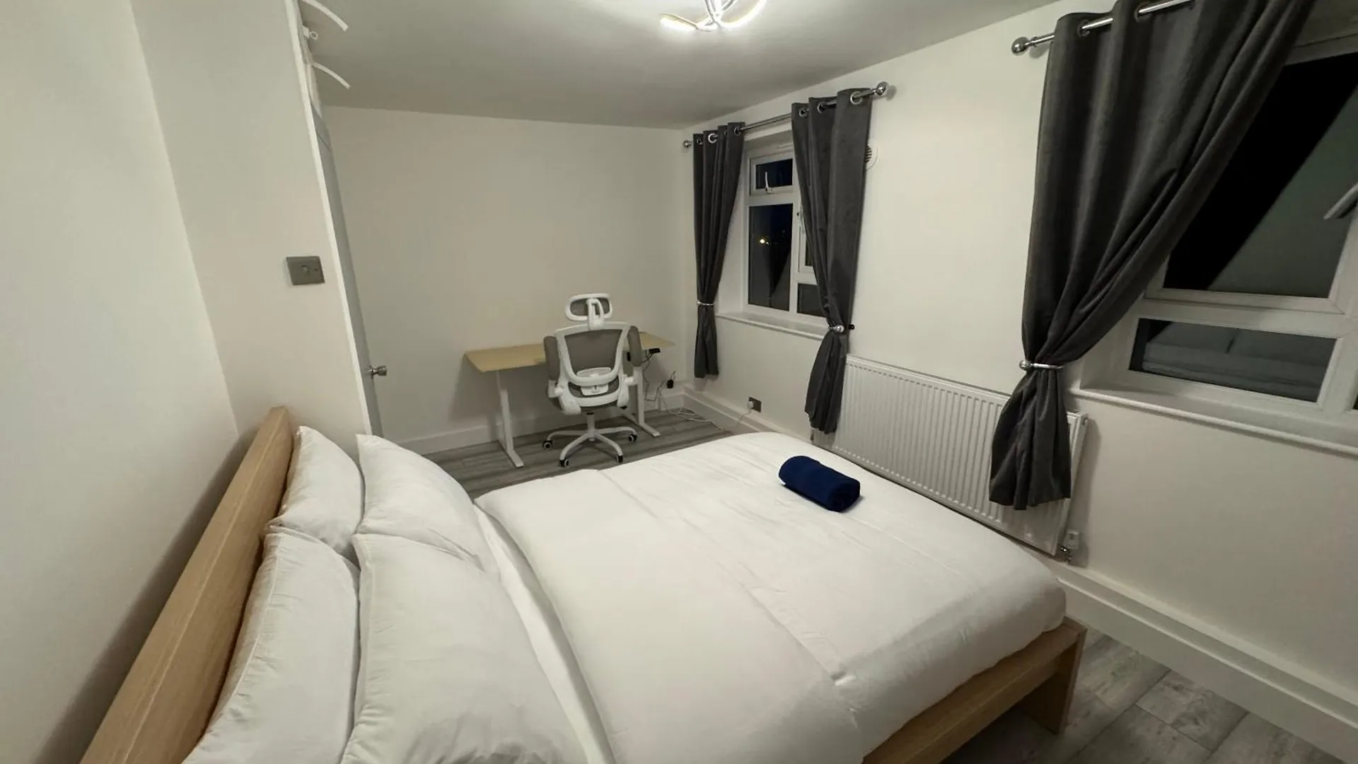 Appartamento Stylish 2Br, Fast Wifi With Balcony Londra